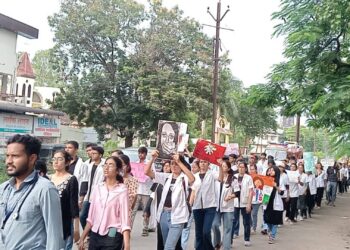 कोलकाता येथील घटनेच्या निषेधार्थ डॉक्टरांचा मोर्चा