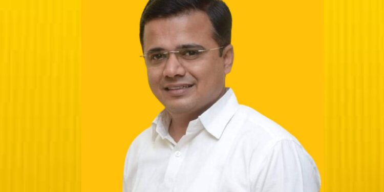 किरण लाडवंजारी यांना गुणवंत कर्मचारी पुरस्कार जाहीर