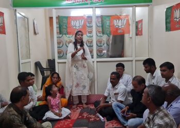 हर घर तिरंगा अंतर्गत हजारो ध्वजाचे वाटप