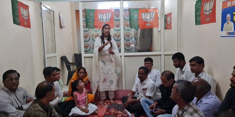 हर घर तिरंगा अंतर्गत हजारो ध्वजाचे वाटप