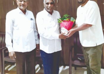 पीएच.डी प्राप्त डॉ. सागर खडके यांचा डॉ. उल्हास पाटील यांच्या हस्ते सत्कार