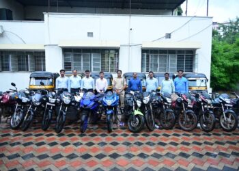 एलसीबीकडून टोळी जेरबंद, १४ दुचाकींसह सहा रिक्षा हस्तगत