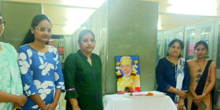 गोदावरी आय एम आर महाविद्यालयात डॉ.एस.आर. रंगनाथन जयंती निमीत्त अभिवादन