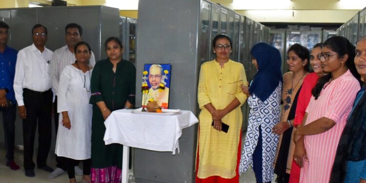 गोदावरी आय एम आर महाविद्यालयात डॉ.एस.आर. रंगनाथन जयंती निमीत्त अभिवादन