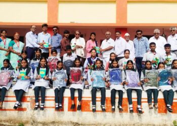 बारी समाज माध्यमिक व उच्च माध्यमिक विद्यालयात गुणवंत विद्यार्थ्यांचा सत्कार