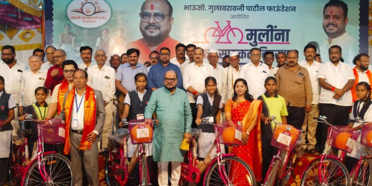 भाऊसो गुलाबराव पाटील फाऊंडेशन तर्फे 500 मुलींना मोफत सायकल वाटप