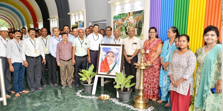 स्व. कांताई जैन यांच्या १९ व्या स्मृतिदिनी ५०७ सहकाऱ्यांनी केले रक्तदान