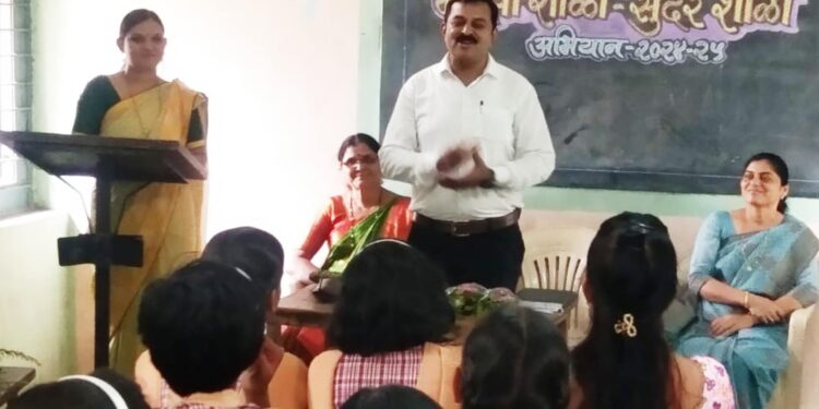 आरोग्य विभागाकडून किशोरवयीन मुलींसाठी मार्गदर्शन शिबीर