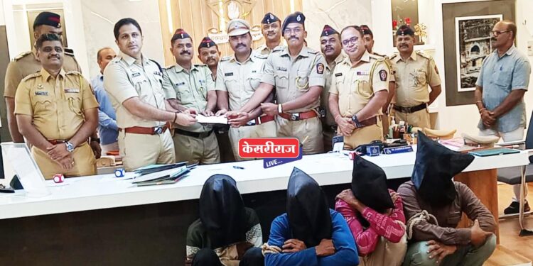 गांजा पिण्याचा जाब विचारल्याने प्रौढाचा चौघांनी केला खून