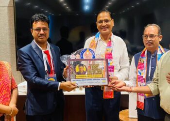 अवयवदान व प्रत्यारोपण चिंतन शिबिरात डॉ नरेंद्र ठाकूर सन्मानित