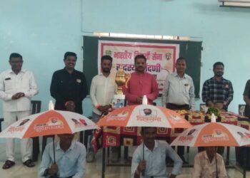 धरणगावात विद्यार्थी सेना शाखेच्या फलकाचे प्रतापराव पाटील यांच्या हस्ते उद्घाटन !