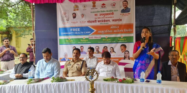 उपमुख्यमंत्री देवेंद्र फडणवीस यांच्या संकल्पनेतील आरोग्य शिबिराचे जळगाव येथे उदघाटन