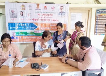 मन्यारखेडा येथे मोफत सामुदायिक आरोग्य शिबिरास उत्स्फूर्त प्रतिसाद