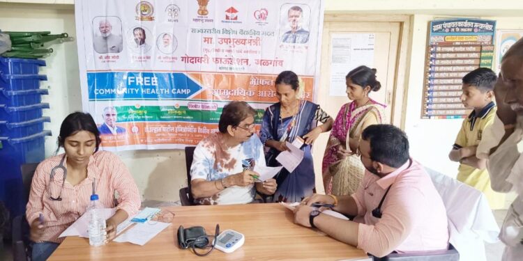 मन्यारखेडा येथे मोफत सामुदायिक आरोग्य शिबिरास उत्स्फूर्त प्रतिसाद