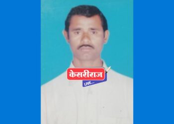 कर्जबाजारी शेतकऱ्याची शेतातच गळफास घेऊन आत्महत्या