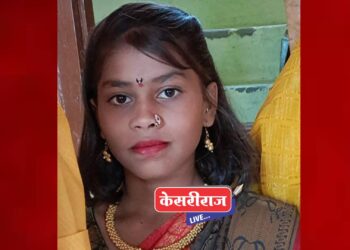 आईने बाजाराला सोबत नेले नाही म्हणून मुलीने गळफास घेऊन केली आत्महत्या