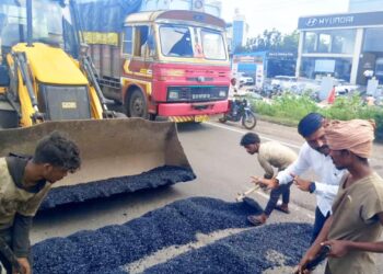 राष्ट्रीय महामार्गावर गतिरोधक टाकण्याचे काम वेगाने सुरू