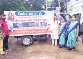 डॉ केतकी पाटील यांच्या सौजन्याद्वारे मेहरूण तलाव येथे निर्माल्य संकलन