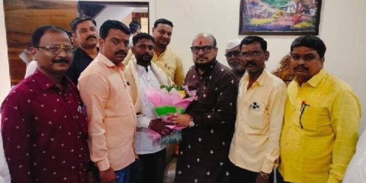 श्री गोविंद महाराज यांच्या सप्ताहनिमित्त पालकमंत्री गुलावराव पाटील यांच्याकडून मदत