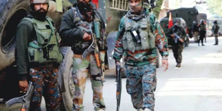 शाळेच्या इमारतीत लपलेल्या तीन दहशतवाद्यांचा खात्मा