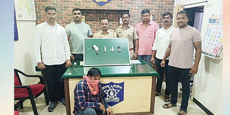 विक्रीसाठी आणले गावठी पिस्तूल : इसमाकडून २२ हजाराचा मुद्देमाल जप्त