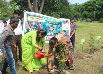 भुसावल रेल्वे मंडलात ‘एक झाड आईच्या नावावर’ वृक्षारोपण मोहिमेचे यशस्वी आयोजन