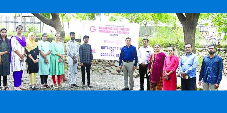 रोटरॅक्ट क्लब ऑफ गोदावरी इलाईट तर्फे शाडु मातिच्या गणपती बनवण्याची कार्यशाळा