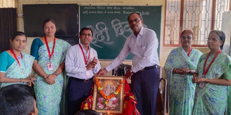 शिरसोली येथील बारी विद्यालयात हिंदी दिनानिमित्त विविध कार्यक्रम