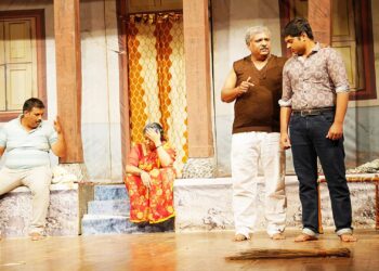 “झेंडूचं फुल” नाटकाला जळगावकरांचा उदंड प्रतिसाद