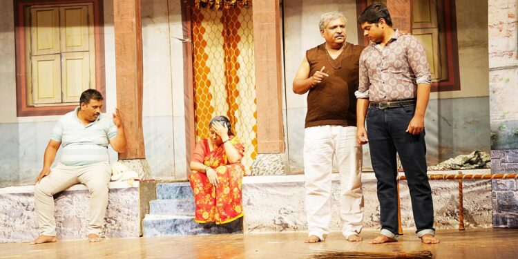 “झेंडूचं फुल” नाटकाला जळगावकरांचा उदंड प्रतिसाद