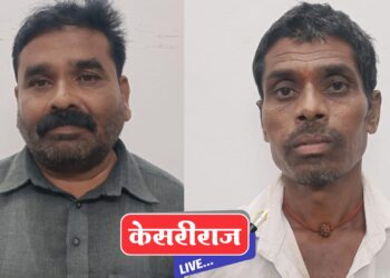 जागेवर नाव लावण्यासाठी मागितली सरपंचाने लाच, दोघांवर गुन्हा दाखल