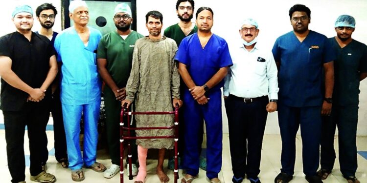 गुडघ्यात झालेली गाठ काढण्यात अस्थिरोग तज्ञांना यश डॉ.उल्हास पाटील रूग्णालयात दुर्मिळ शस्त्रक्रिया