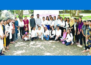  रोटरॅक्ट क्लब ऑफ डॉ. वर्षा पाटील वुमन्स कॉलेज इलाईट तर्फे शाडु मातिच्या गणपती कार्यशाळा