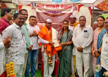 संत सामाजिक संस्कार देतात आणि प्रबोधनही करतात वारकरी मेळाव्यात संतांचे प्रतिपादन