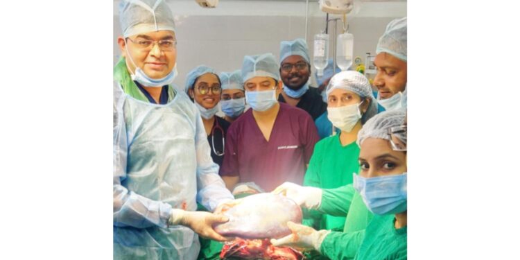 यशस्वी शस्त्रक्रियेद्वारे प्लिहाची गाठ काढून कर्करोगग्रस्ताला मिळाले जीवदान