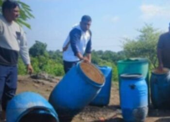 हातभट्टीचे अड्डे उध्वस्त करून दीड लाखांचा माल केला जप्त