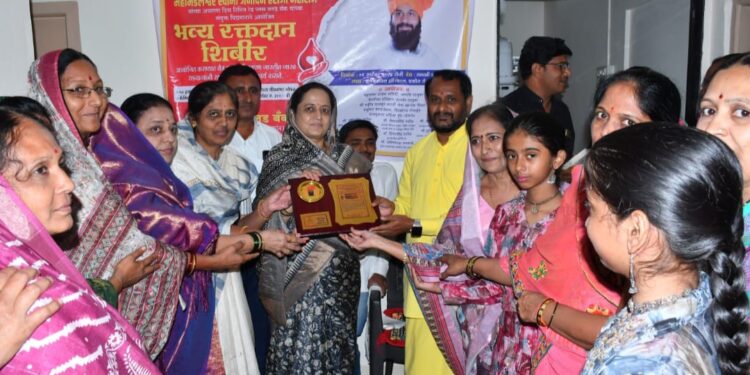 स्वामी जनार्दन हरीजी महाराज यांच्या जन्मदिनानिमित्त जामनेर रक्तदान शिबिर उत्साहात