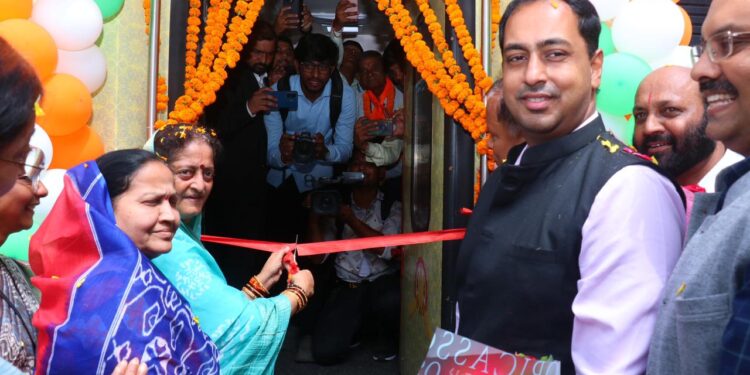 जिल्ह्यातील भाविक वातानुकुलीत ‘भारत गौरव पर्यटन रेल्वे’ने अयोध्येकडे रवाना