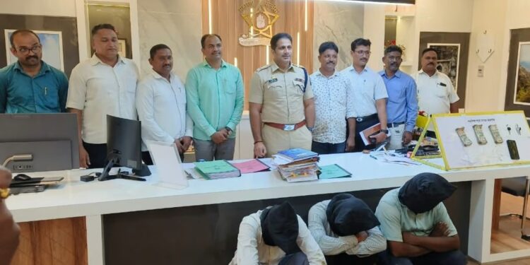 पैशांची बॅग पळवणाऱ्या संशयितांचा यशस्वी पाठलाग, तिघे मुद्देमालासह अटकेत