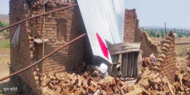 वादळी पावसामुळे घराची भिंत पडून एक महिला जखमी