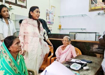 खेडी – इंदिरा नगर येथे मोफत सामुदायिक आरोग्य शिबिरास उत्स्फूर्त प्रतिसाद