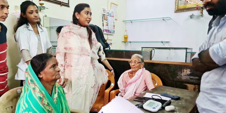 खेडी – इंदिरा नगर येथे मोफत सामुदायिक आरोग्य शिबिरास उत्स्फूर्त प्रतिसाद