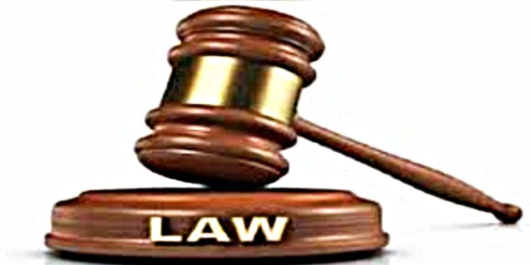 आरक्षित तिकीट असताना खाजगी बस रद्द झाली, ट्रॅव्हल्सला नुकसान भरपाई देण्याचे आदेश