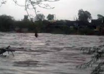 चोपडा तालुक्यातील नदी नाल्यांना पूर, नागरिकांची तोबा गर्दी