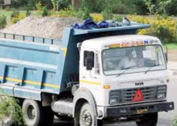 अवैधरीत्या वाळू वाहतूक करणारा टेम्पो पोलिसांनी पकडला