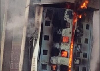 अपार्टमेंटमधील वीजमीटरला आग लागून साहित्य जळून खाक