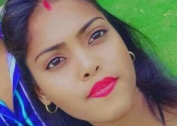 विवाहितेच्या डोक्यात धारदार शस्त्राने वार करून खून, पतीने कृत्य केल्याचा संशय