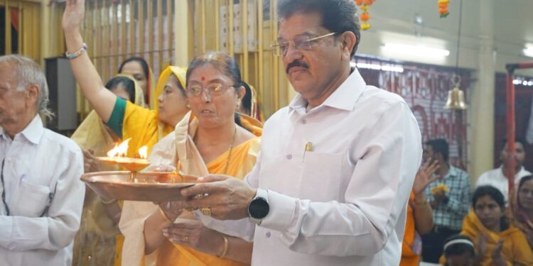 हे देवी मॉ…जळगावकरांच्या इच्छा पूर्ण कर..!