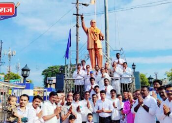 डॉ. आंबेडकर यांना अभिवादन करून रावेर येथे धम्मचक्र प्रवर्तन दिन उत्साहात