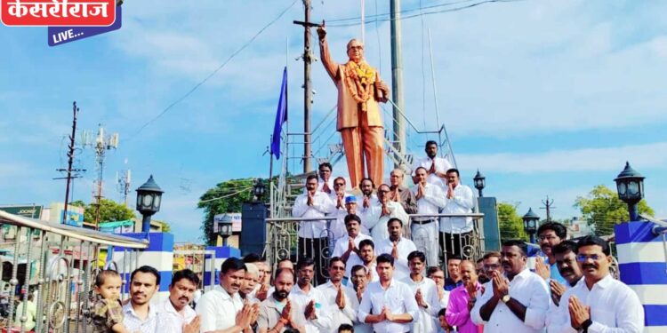 डॉ. आंबेडकर यांना अभिवादन करून रावेर येथे धम्मचक्र प्रवर्तन दिन उत्साहात